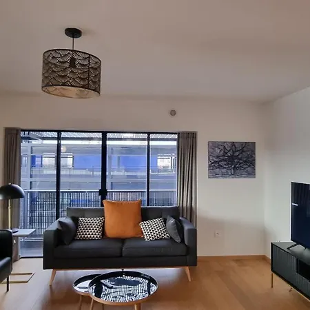 Daire Bel Contemporain Avec Terrasse Climatisation Et Parking Payant En Option *