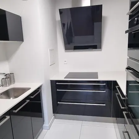 Bel Contemporain Avec Terrasse Climatisation Et Parking Payant En Option