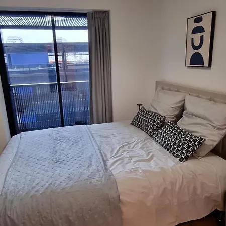 Daire Bel Contemporain Avec Terrasse Climatisation Et Parking Payant En Option