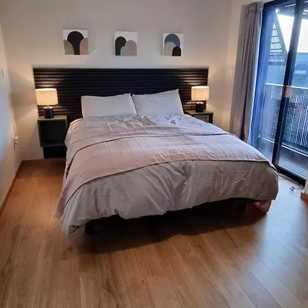 Apartment Bel Contemporain Avec Terrasse Climatisation Et Parking Payant En Option *