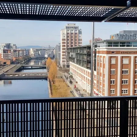 Bel Contemporain Avec Terrasse Climatisation Et Parking Payant En Option Apartment